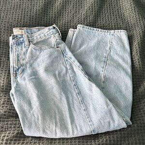 Mid Rise Barrel Jean